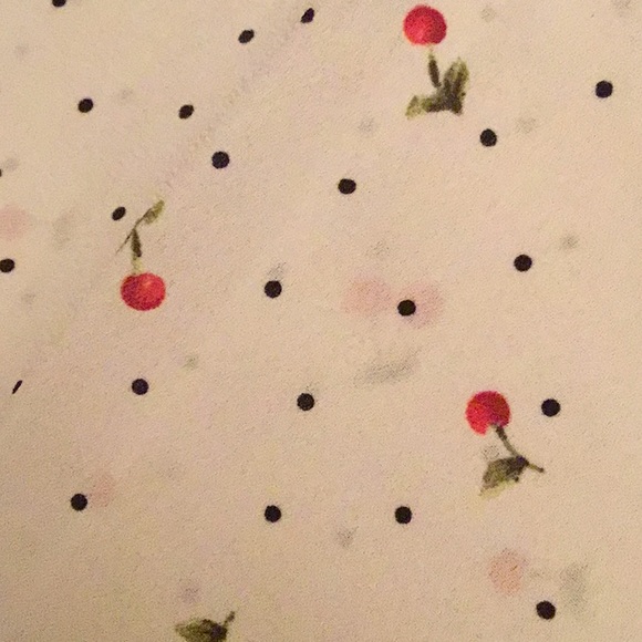 2 cute Crop tops - Picture 4 of 6